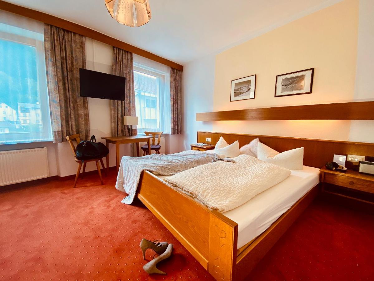 Schwarzer Adler Hotel Ландек Екстериор снимка