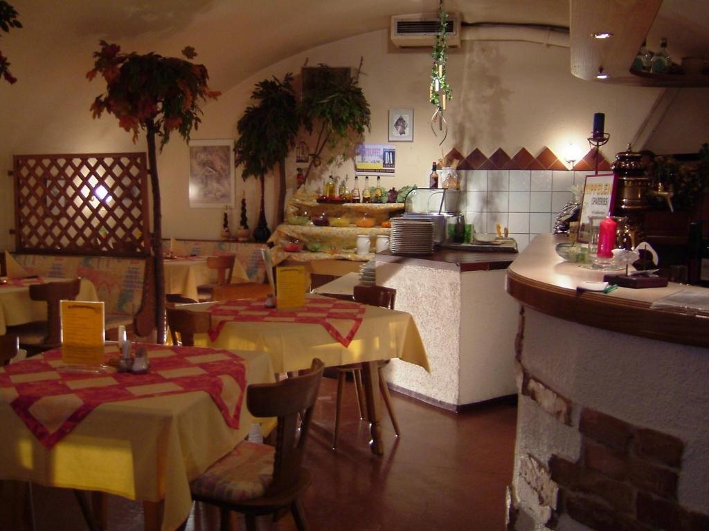 Schwarzer Adler Hotel Ландек Екстериор снимка