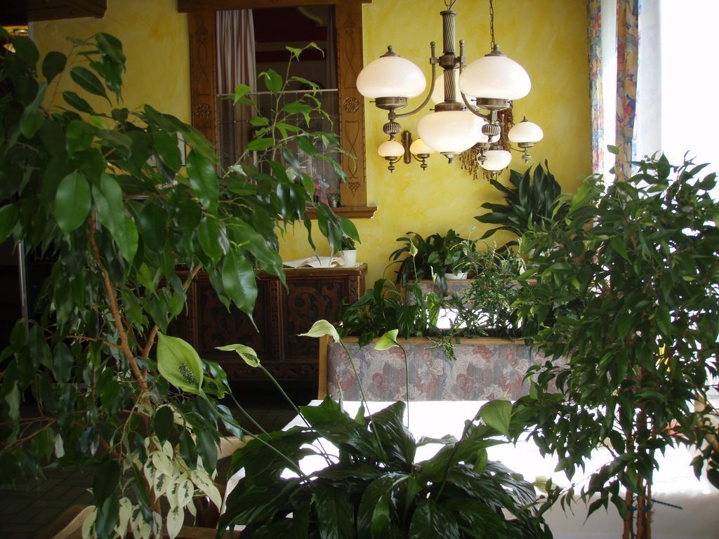 Schwarzer Adler Hotel Ландек Екстериор снимка
