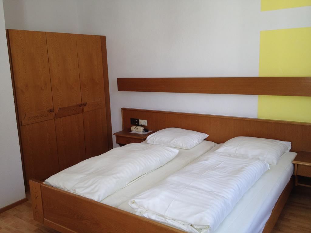 Schwarzer Adler Hotel Ландек Екстериор снимка